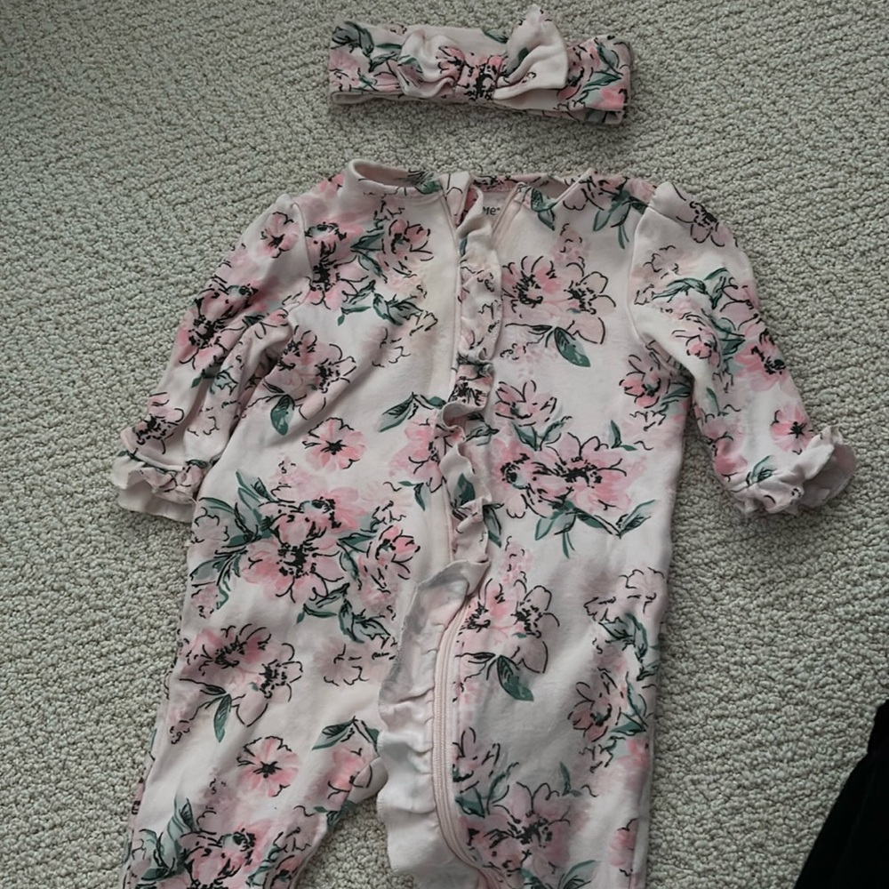 Baby floral ‘Little Me’ onsie